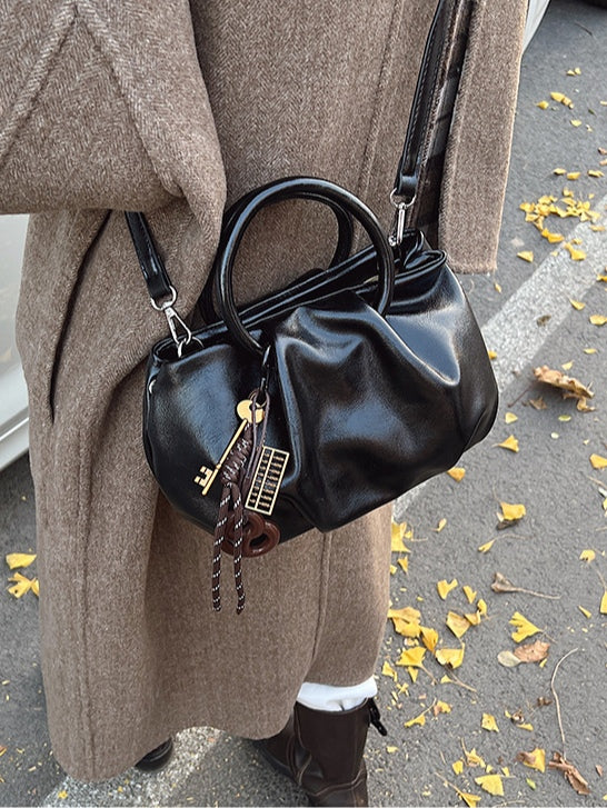 Bolsa Crossbody Ligera Plisada Tipo Nube