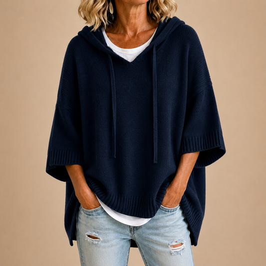 Poncho tejido con capucha azul marino