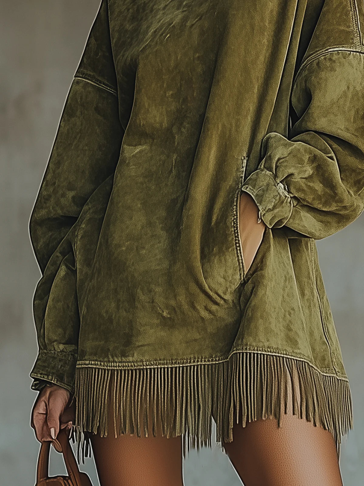 Gabrielle | Vestido de efecto gamuza con cuello alto y flecos