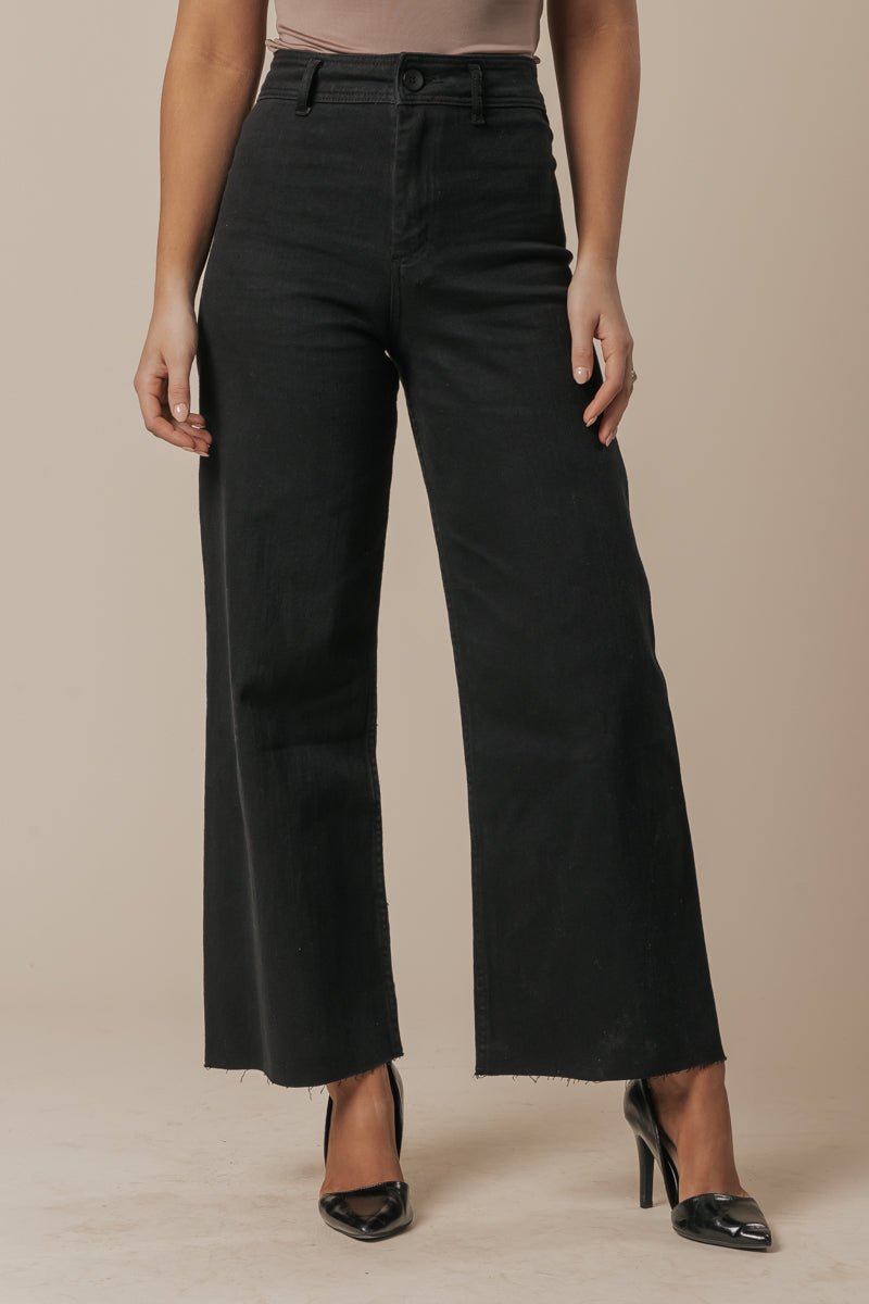 Jeans Negros de Pierna Amplia y Recta