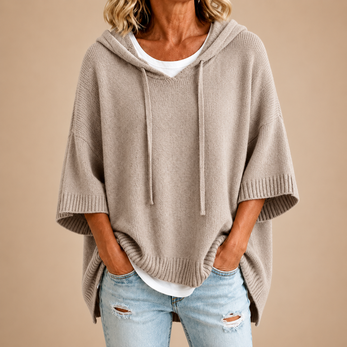Poncho tejido con capucha topo